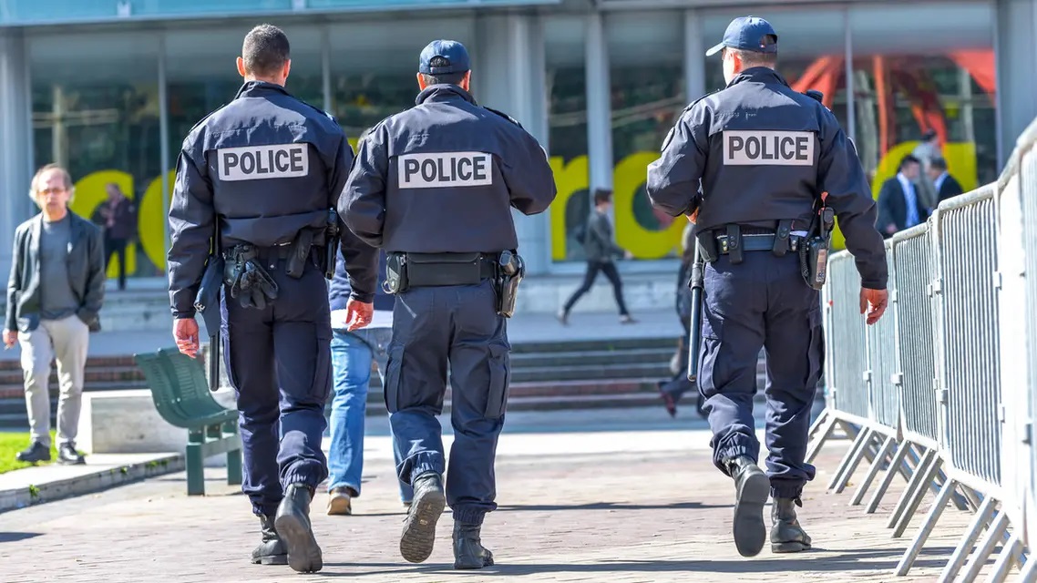 French uniforme police and creampie