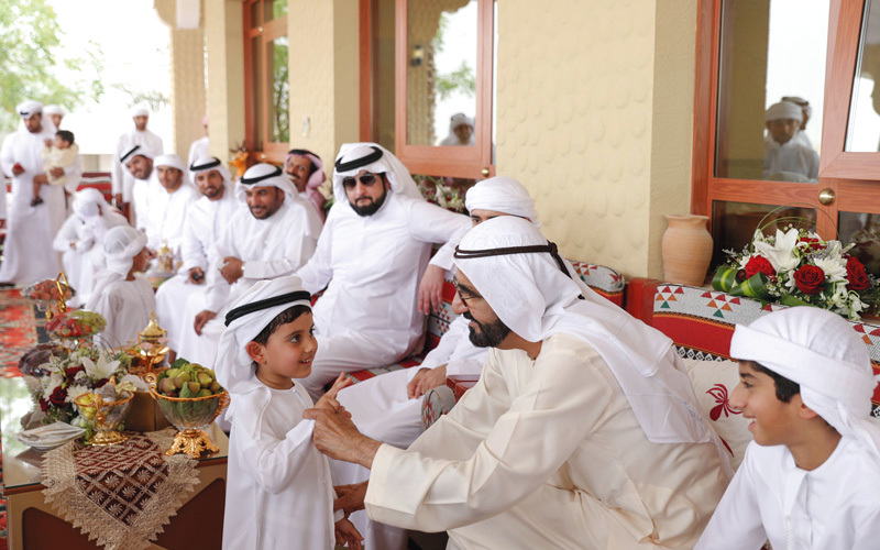 محمد بن راشد خلال حضوره مأدبة غداء سلطان السبوسي في عزبة قريطيسة بحضور حمدان بن محمد وأحمد بن محمد.

وام