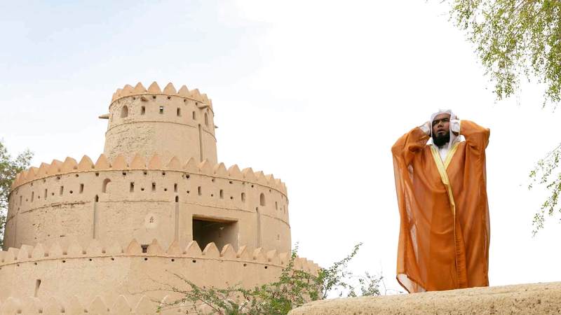 المسجد الأثري يتكون من غرفة واحدة مع رواق مفتوح على الجانب الشرقي. من المصدر