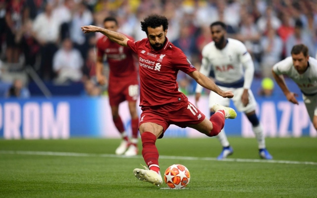 صورة محمد صلاح يركل الفقر.. ويسجل هدفاً جديداً بـ «نادي المئة» – رياضة – عربية ودولية