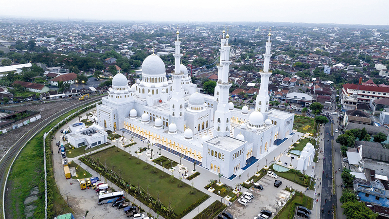 160 Quran holders for Sheikh Zayed Mosque in Indonesian “Solo”.