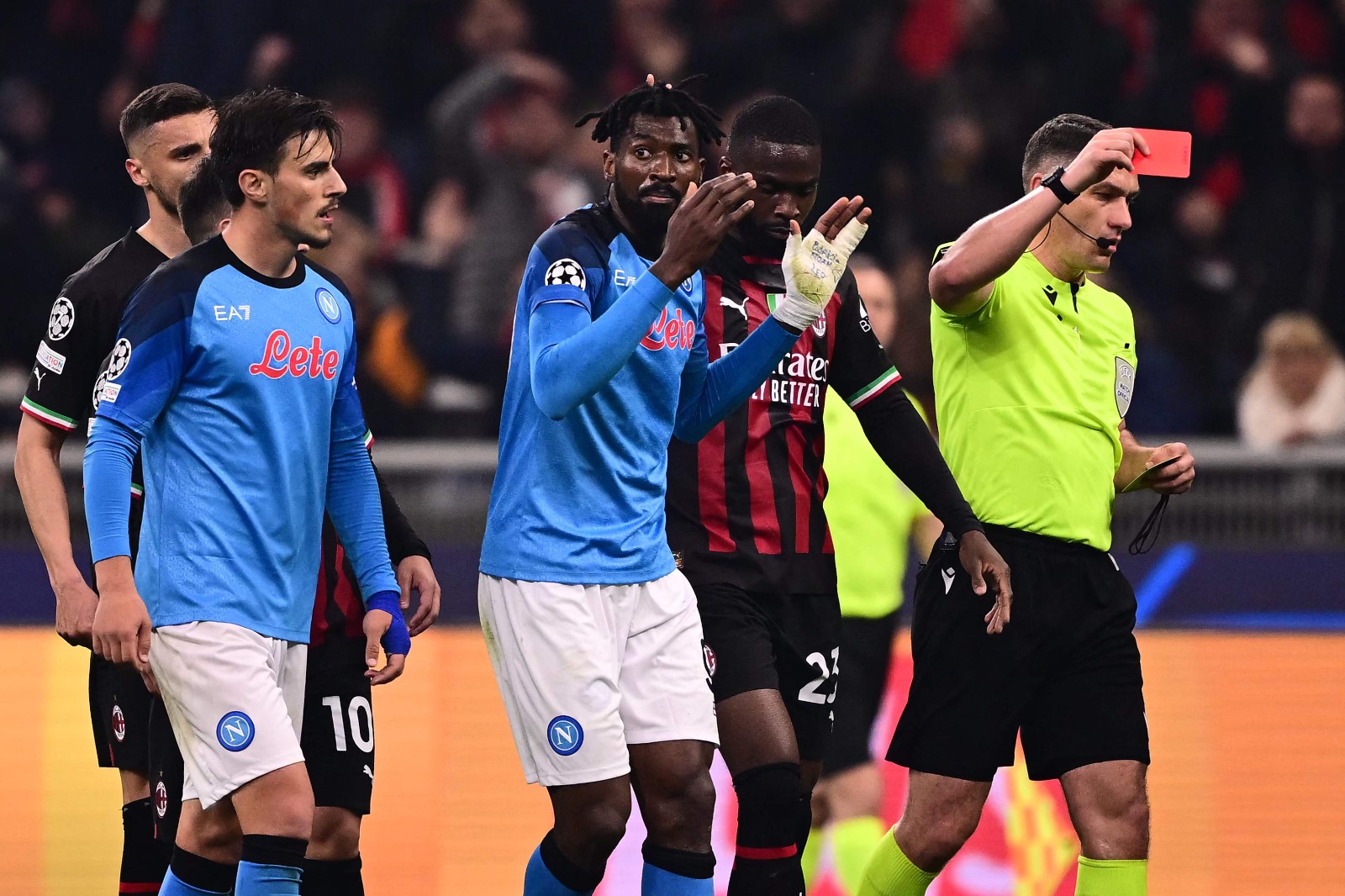 The “decisive battle” between Milan and Napoli takes place at Maradona Stadium