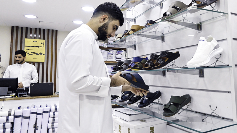 Residents seen shopping at a Kandora tailor shop for Eid in Sharjah. April 18  2023. Photo by Ashok Verma