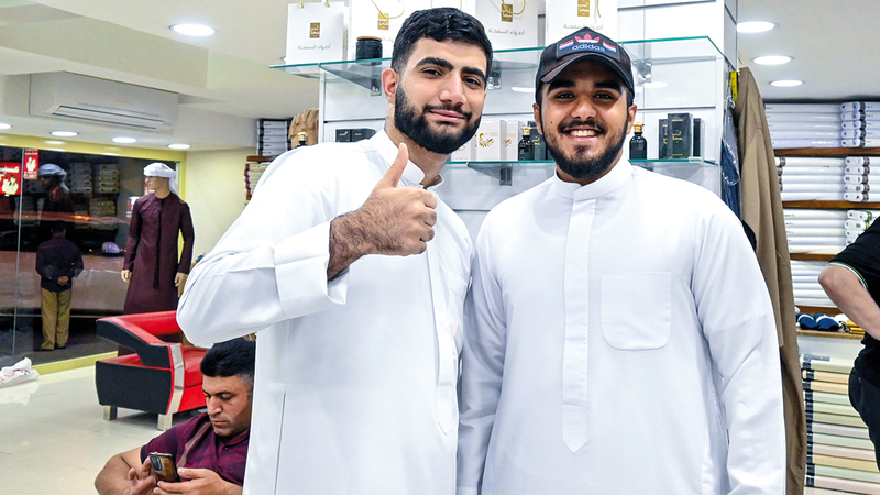 Residents seen shopping at a Kandora tailor shop for Eid in Sharjah. April 18  2023. Photo by Ashok Verma