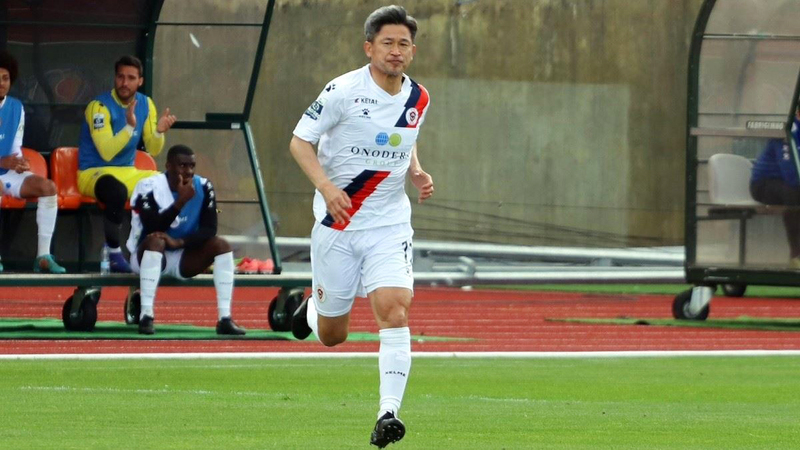 “Japanese Striker Kazuyoshi Miura Makes History as Oldest Player to Participate in Portuguese Football at Age 56”