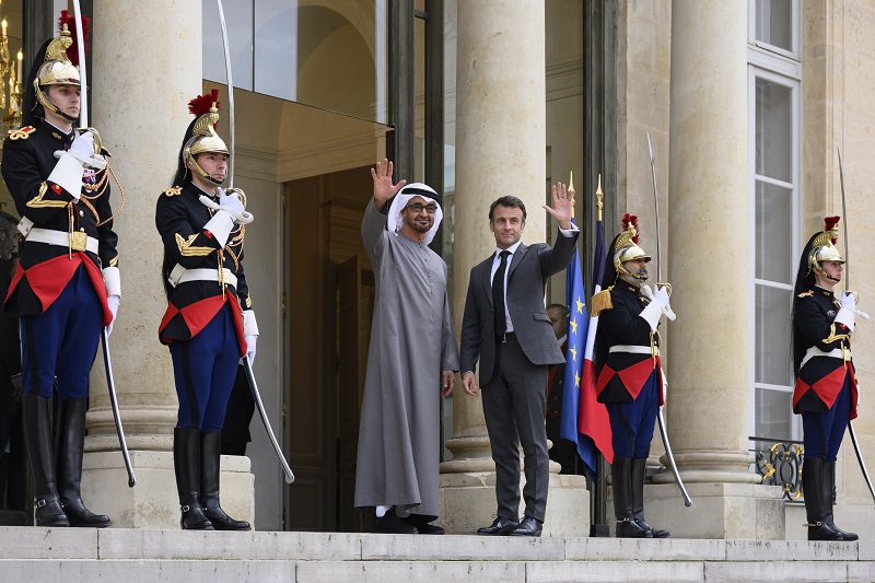 “UAE President Sheikh Mohammed bin Zayed Al Nahyan and French President Emmanuel Macron Discuss Strategic Partnership and Climate Change Action”