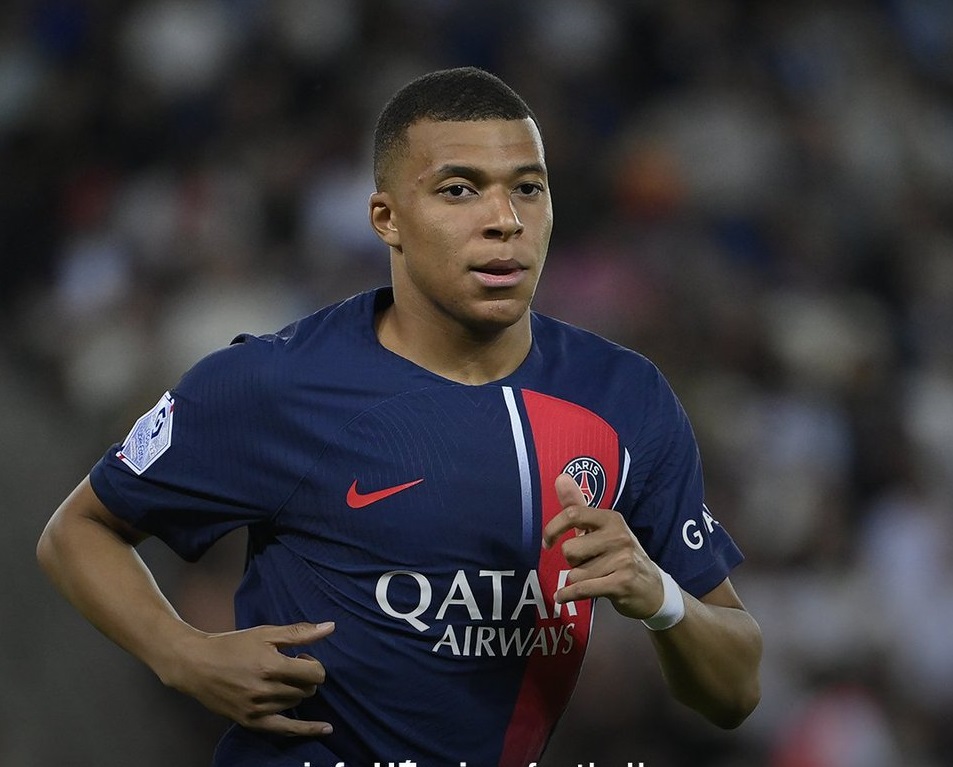 Kylian Mbappe informs PSG of shocking decision to not extend his contract