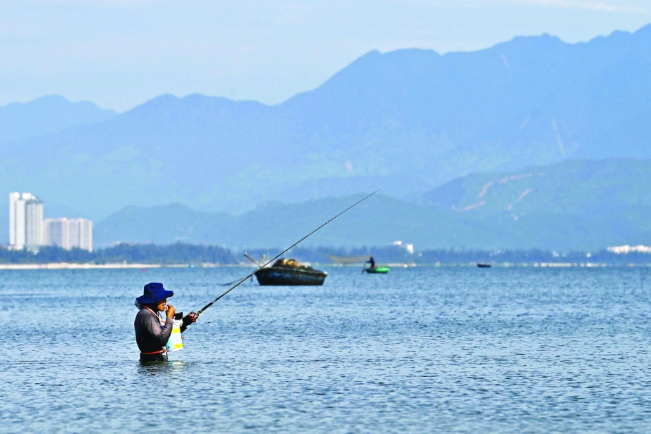 The source of income of Vietnamese fishermen has been affected by the drought