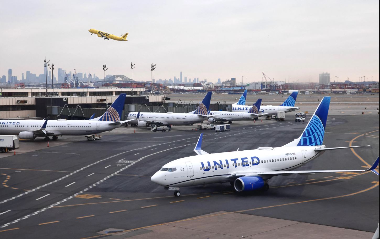 Unruly Passenger Delays United Airlines Flight by Three Hours Due to Meal Protest