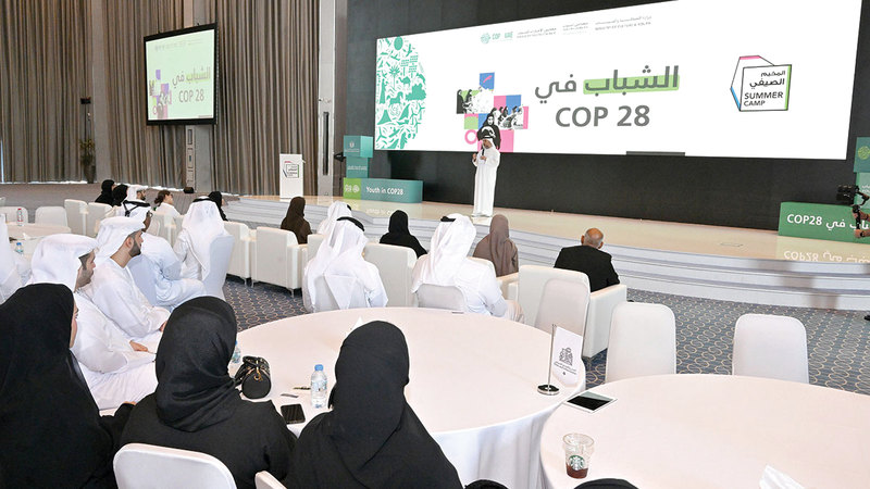 من جلسات ورشة توعوية بعنوان «الشباب في COP28» ضمن فعاليات المخيم الصيفي 2023.   تصوير: إريك أرازاس