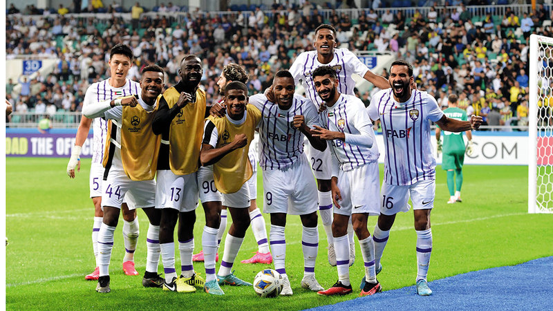 لاعبو العين يحتفلون بالفوز الكبير على باختاكور الأوزبكي في دوري أبطال آسيا.   من المصدر