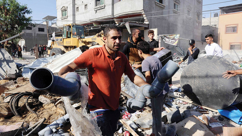 Des dizaines de personnes ont été tuées et blessées lors de violentes attaques israéliennes au centre de la bande de Gaza.