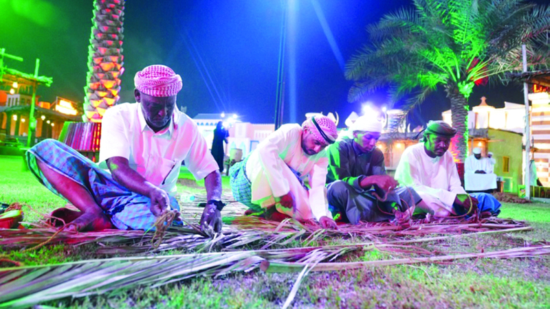 القرية التراثية في مهرجان الشيخ زايد تجذب آلاف الزوار من شتى أنحاء العالم. من المصدر