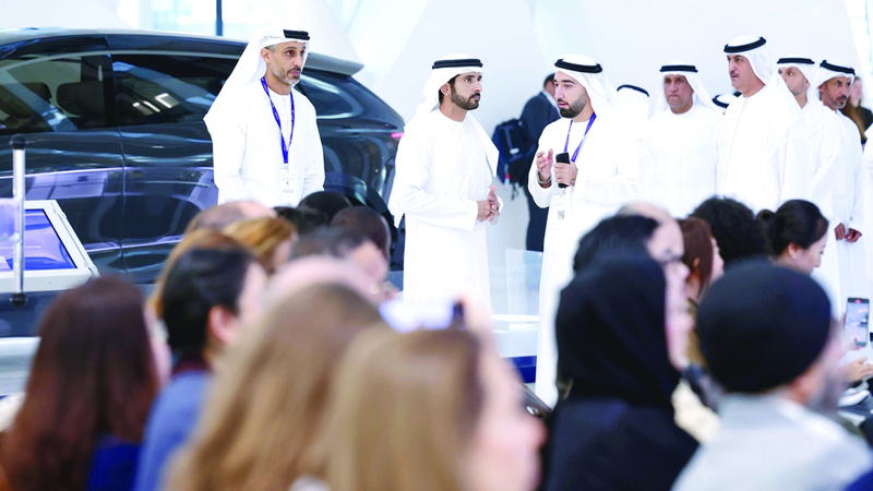 حمدان بن محمد خلال حضوره جانباً من أعمال «منتدى دبي للمستقبل». من المصدر