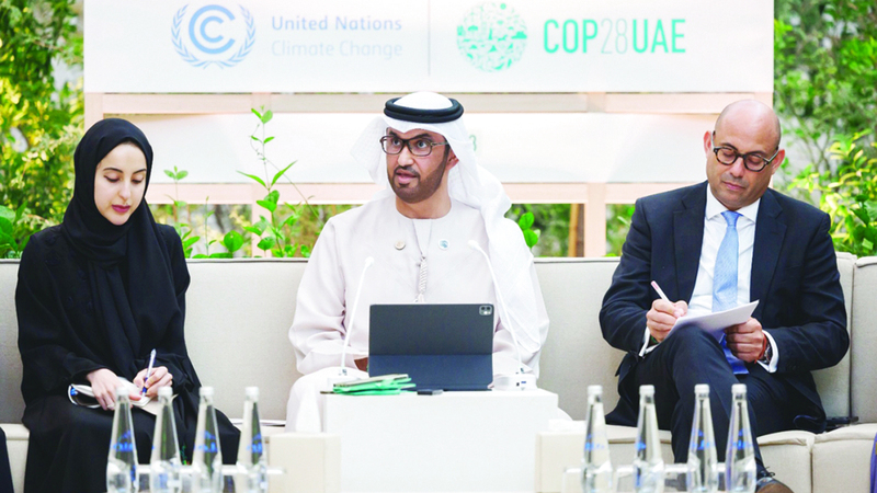 سلطان الجابر متحدثاً خلال مجلس «COP28» للإعلام. من المصدر