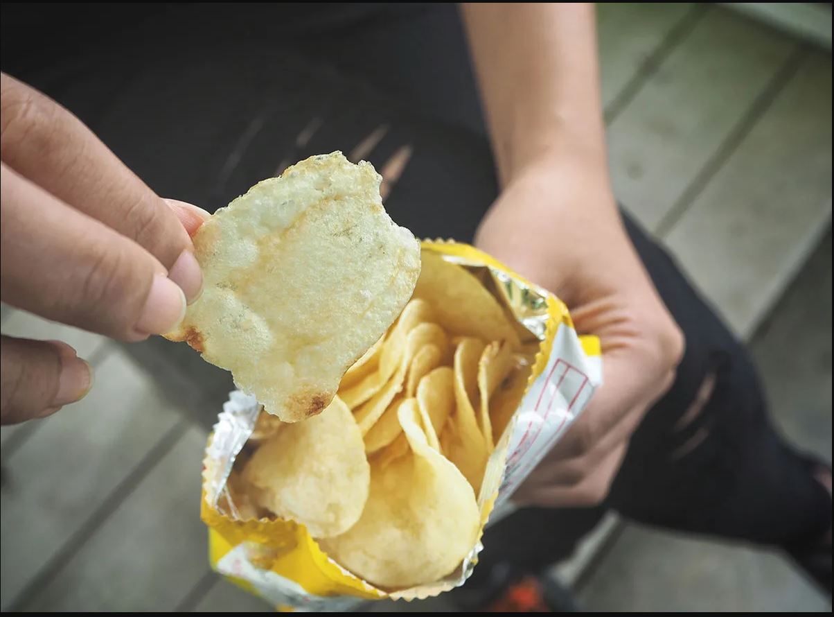 Study Finds Family-Sized Bag of Potato Chips Daily Increases Throat and Mouth Cancer Risk by 25%