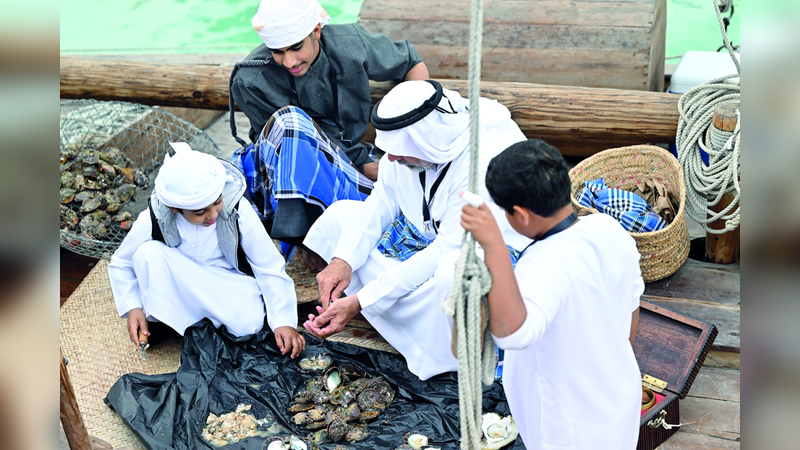 «حماة التراث» يُعرّفون النشء والشباب بمهن الأجداد. تصوير: إريك أرازاس