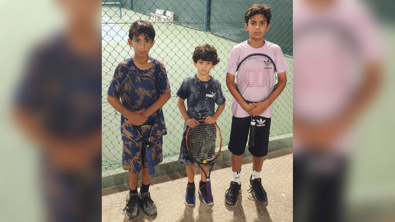 الأشقاء الثلاثة محمد وسيف وعلي صالح. من المصدر