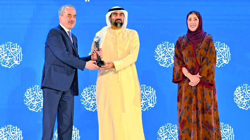 برنامج «دروب » فاز بجائزة أفضل برنامج ثقافي من جائزة الإعلام العربي. من المصدر