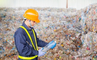 تقرير يتوقع إنتاج 220 مليون طن من النفايات البلاستيكية عالمياً في 2024