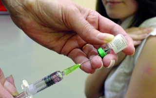 الصورة: التطعيم الثلاثي ضد الحصبة مجاناً في 60 مركزاً صحياً بأبوظبي