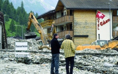 الصورة: عواصف في سويسرا تؤدي إلى انهيارات أرضية