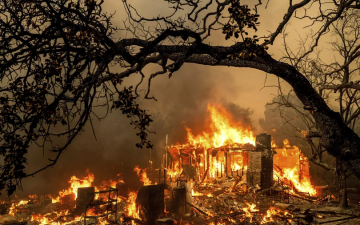 الصورة: فيديو.. إجلاء آلاف الأشخاص شمال كاليفورنيا بسبب حرائق الغابات