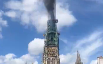 الصورة: فيديو | حريق في برج كاتدرائية نوتردام يعيد إلى الأذهان نيران عام 2019