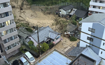 الصورة: فقدان ثلاثة أشخاص جراء انهيار أرضي بغربي اليابان