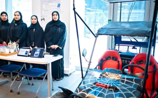 الصورة: 4 طالبات مواطنات يصمّمن سيارة تعمل بالطاقة الشمسية
