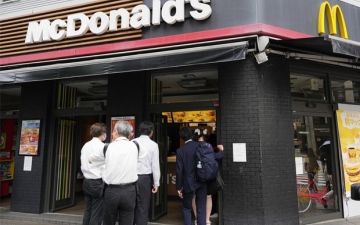 الصورة: خلل يتسبب في تعليق العمل بحوالي 30% من منافذ ماكدونالدز في اليابان