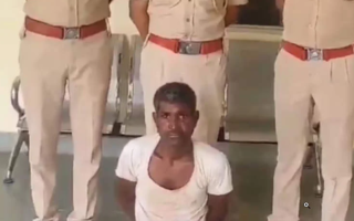 الصورة: بعد أن أصدرت له شهادة وفاة عن طريق الخطأ.. رجل هندي يلجأ للجريمة لإثبات أنه على قيد الحياة