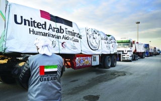 الصورة: الإمارات توزع مساعدات عاجلة على النازحين في خان يونس