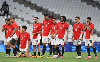 الصورة: من أرسنال إلى الجزيرة.. كابتن منتخب مصر محمد النني يصل الإمارات (فيديو)