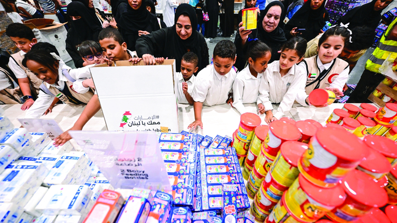 الأطفال شاركوا في جمع وتعبئة المواد  الغذائية لإرسالها للمتضررين في لبنان. تصوير: باتريك كاستيلو