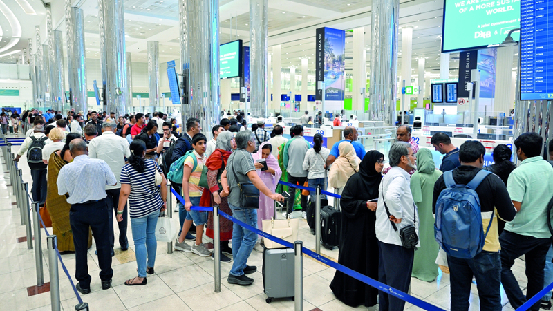 الرحلات الجوية القادمة إلى الدولة تشهد طلباً كبيراً مع ارتفاع معدلات التدفق السياحي إلى الإمارات. تصوير: يوسف الهرمودي