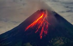 الصورة: بركان ليوتوبي لاكي-لاكي في إندونيسيا يثور 8 مرات اليوم