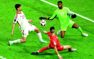 الصورة: خالد عيسى الأكثر مشاركة مع المنتخب بفارق دقيقة عن حارب