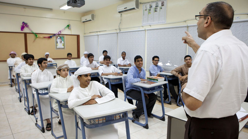 التقديم على الخدمة عبر التطبيق الذكي للوزارة أو الموقع الإلكتروني. أرشيفية