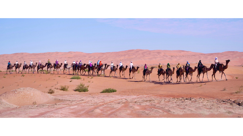 المشاركون في طريقهم للوصول إلى القرية التراثية في القرية العالمية يوم 21 ديسمبر. من المصدر