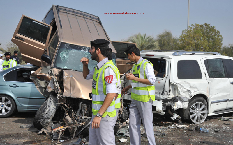 في وسط الضباب.. توفي شخص، وأصيب 61 بحادث تصادم بين 127 مركبة قرب السمحة، على الطريق السريع بين أبوظبي ودبي-مصدر الصور:وام