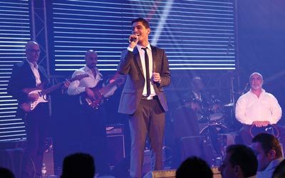 محمد عساف خطف الأضواء ثانية في حفل «العيد في دبي». من المصدر