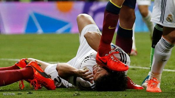 حسم برشلونة لقاء القمة مع غريمه التقليدي ريال مدريد بفوزه عليه في عقر داره 4-3 في المباراة التي جرت أمس في المرحلة 29 من الدوري الإسباني لكرة القدم.وكالات