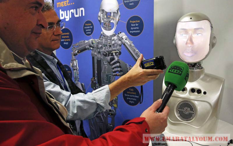 و "Humanoid" اسم يطلق على على الأشياء التي تبدو بخصائص بشرية او تشبه البشر.