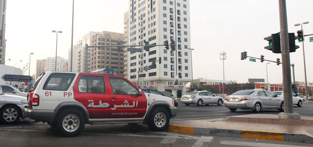 دوريات المرور المنتشرة في جميع الأماكن تواجه السلوك غير الحضاري بكل حزم. تصوير: إريك أرازاس