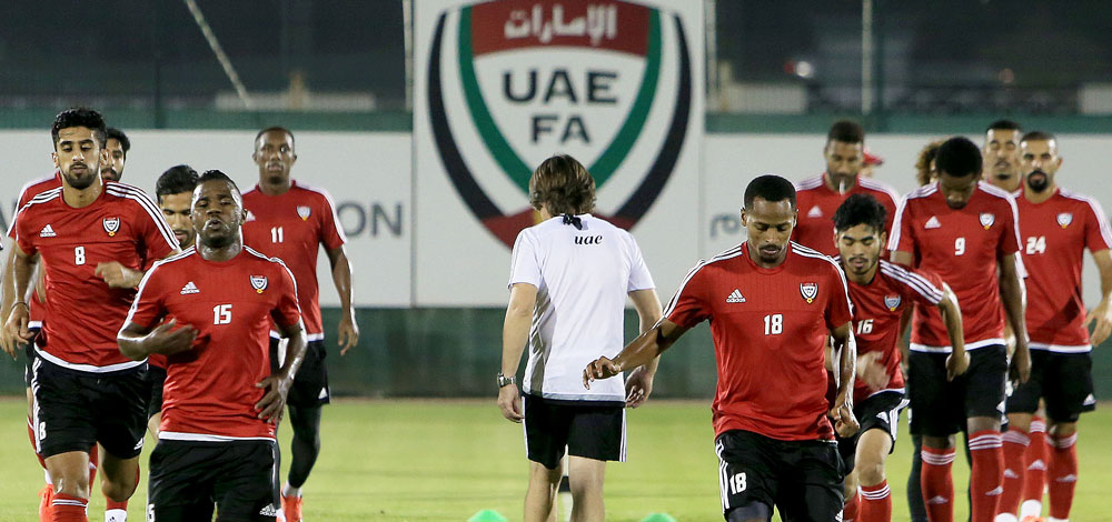 المنتخب نقل تدريباته إلى أبوظبي أمس. تصوير: باتريك كاستيلو