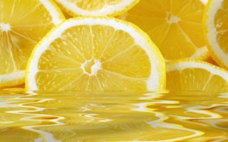 الصورة: تناول الليمون مفيد أم مضر؟