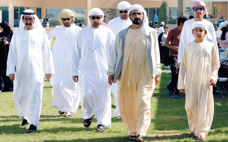 محمد بن راشد خلال حضوره سباق كأس الصفوح للقدرة. تصوير: باتريك كاستيلو